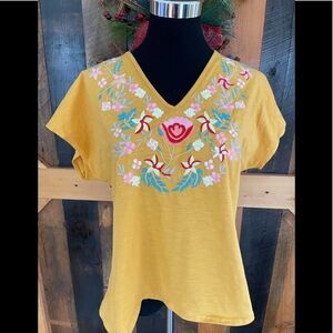 SOLITAIRE v neck short sleeved embroidered top, size M